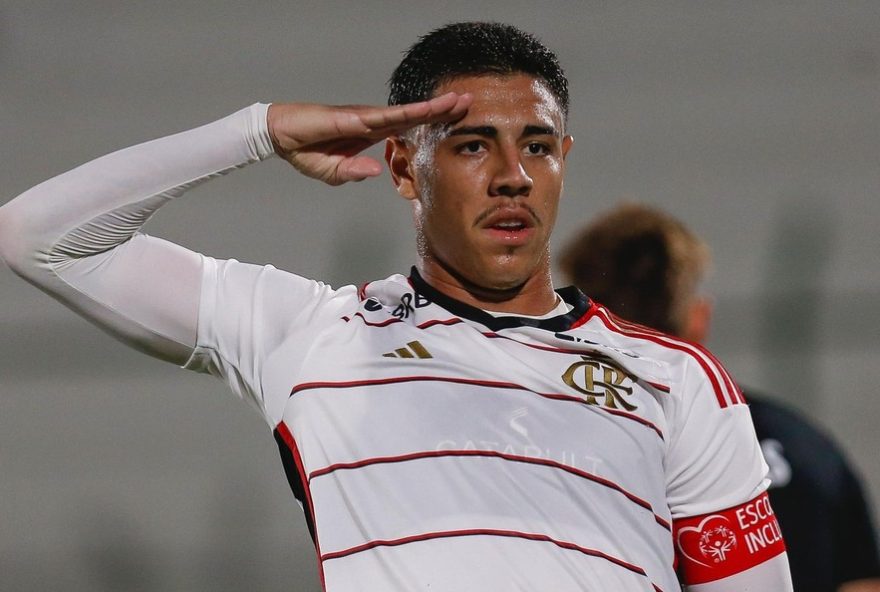 flamengo-rejeita-proposta-milionaria-pelo-zagueiro-iago-do-bahia3A-entenda-os-detalhes-e-a-estrategia-do-clube-para-manter-seus-jovens-talentos