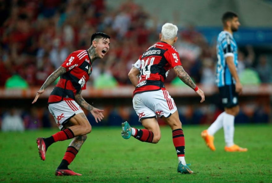 flamengo-renova-contrato-com-meio-campista-erick-pulgar-ate-2027