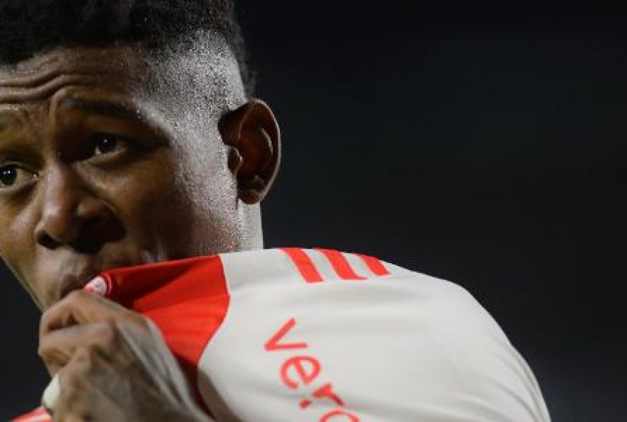 flamengo-se-acerta-com-inter-e-aguarda-vitao-para-exames-medicos flamengo-se-acerta-com-inter-e-aguarda-vitao-para-exames-medicos