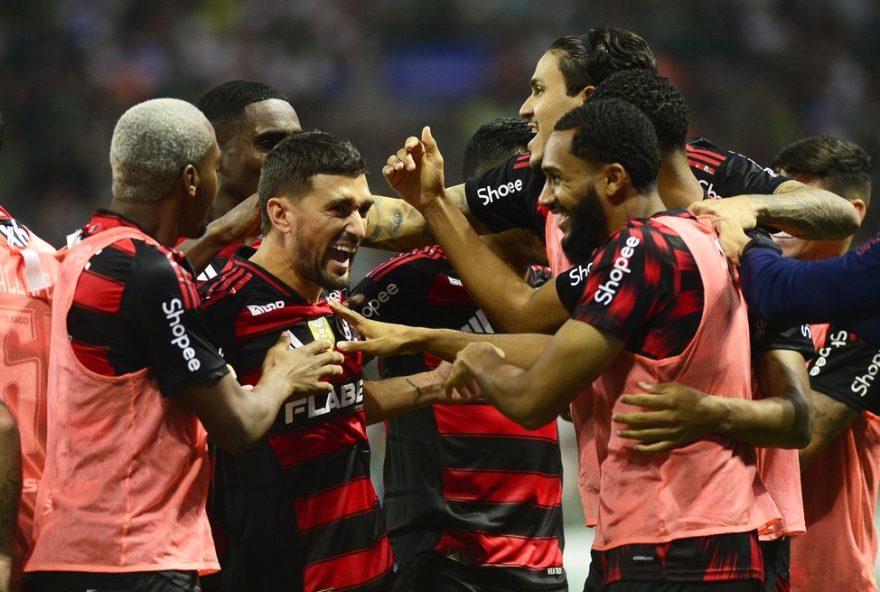 flamengo-x-palmeiras3A-confronto-de-lideres-no-brasileirao-agita-torcedores-no-maracana flamengo-x-palmeiras3A-confronto-de-lideres-no-brasileirao-agita-torcedores-no-maracana
