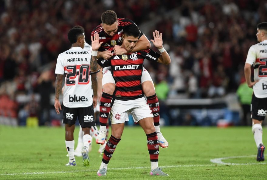 flamengo-x-sao-paulo3A-luiz-araujo-brilha-na-vitoria-por-2-a-0-no-maracana