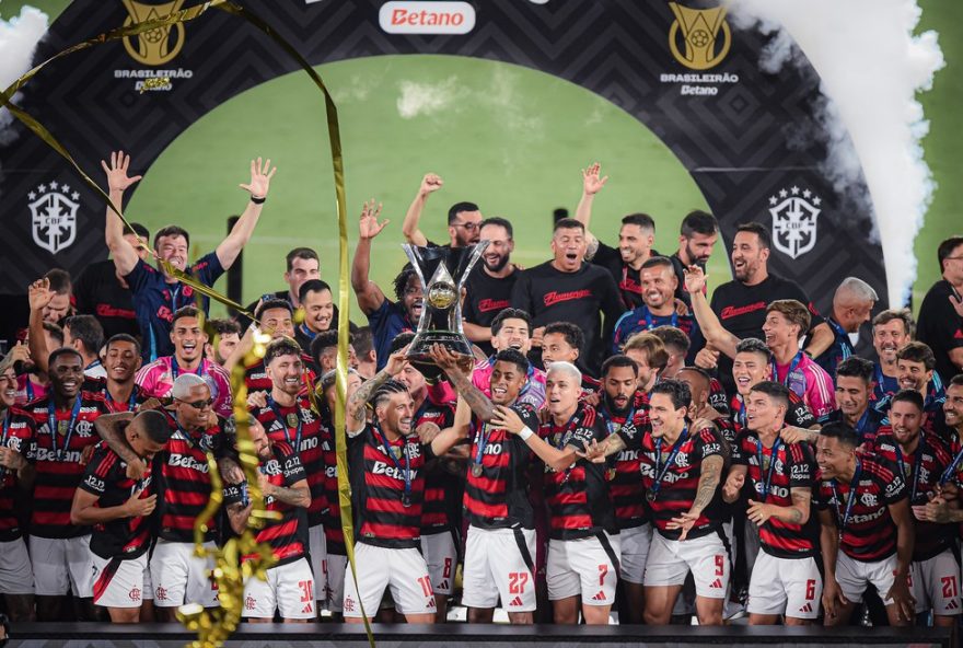 flamengo3A-bicampeao-da-libertadores-e-brasileiro-em-20252C-iguala-feito-historico-do-santos-de-pele
