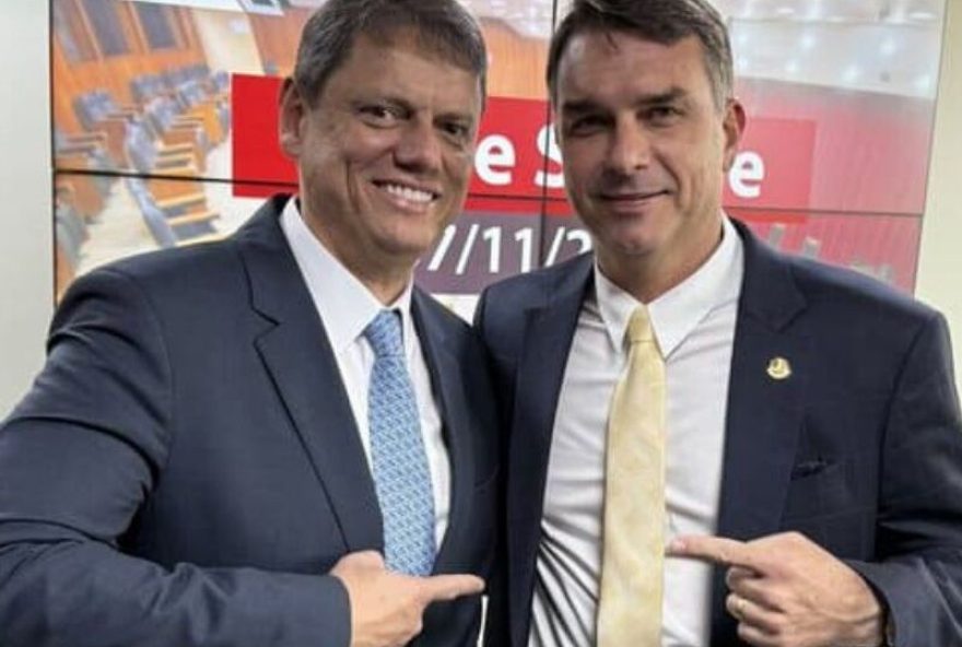 flavio-adota-tom-conciliador-em-relacao-a-visita-de-tarcisio-a-bolsonaro flavio-adota-tom-conciliador-em-relacao-a-visita-de-tarcisio-a-bolsonaro