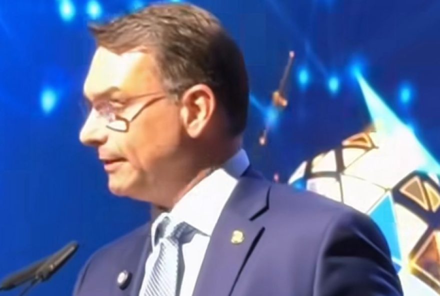 flavio-bolsonaro-acusa-lula-de-antissemitismo-durante-discurso-em-israel flavio-bolsonaro-acusa-lula-de-antissemitismo-durante-discurso-em-israel