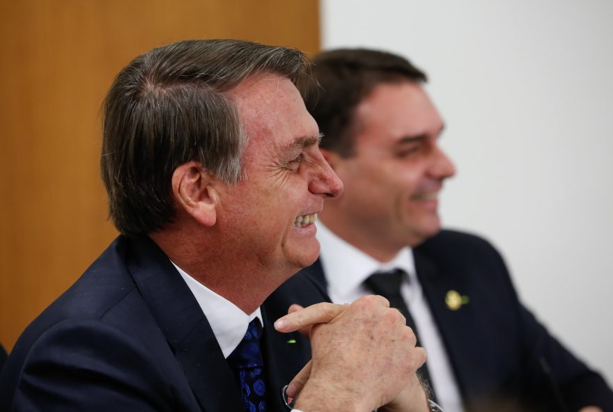 24/06/2019 Reunião com Wilson Witzel, Governador do Estado do R (Brasília - DF, 24/06/2019) Presidente da República, Jair Bolsonaro em reunião com Wilson Witzel, Governador do Estado do Rio de Janeiro; Senador Flávio Bolsonaro (PSL/RJ); Chase Carey, Diretor Executivo da Fórmula 1; e José Antonio Pereira Junior, Presidente da Rio Motorsports.\rFoto: Carolina Antunes/PR
