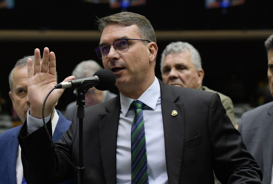 flavio-bolsonaro-afirma3A-22stf-manda-no-congresso-nacional22