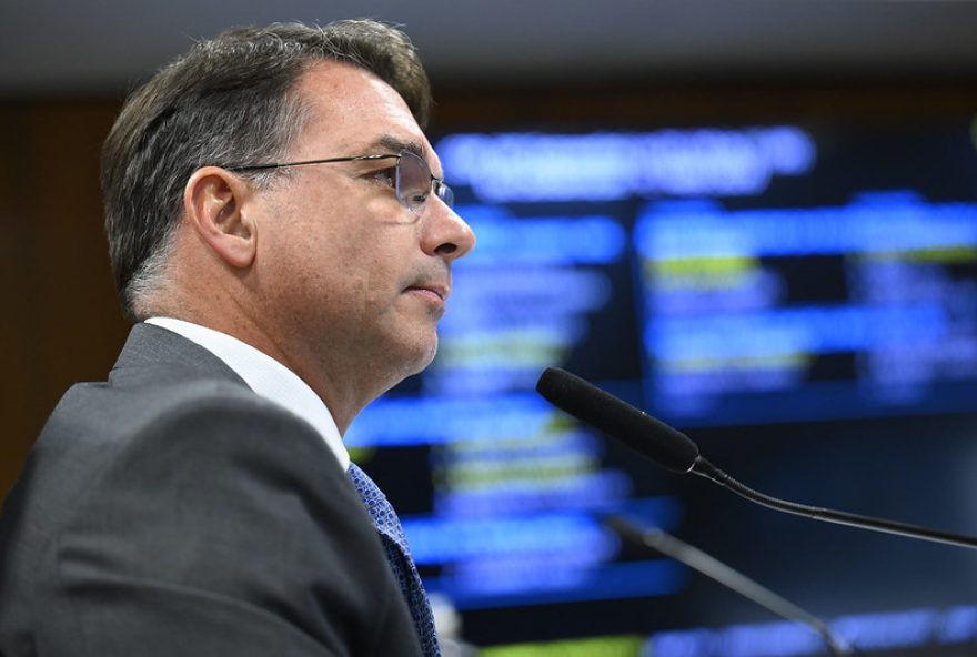 flavio-bolsonaro-ainda-nao-decidiu-sobre-chapa-ao-governo-do-rio flavio-bolsonaro-ainda-nao-decidiu-sobre-chapa-ao-governo-do-rio