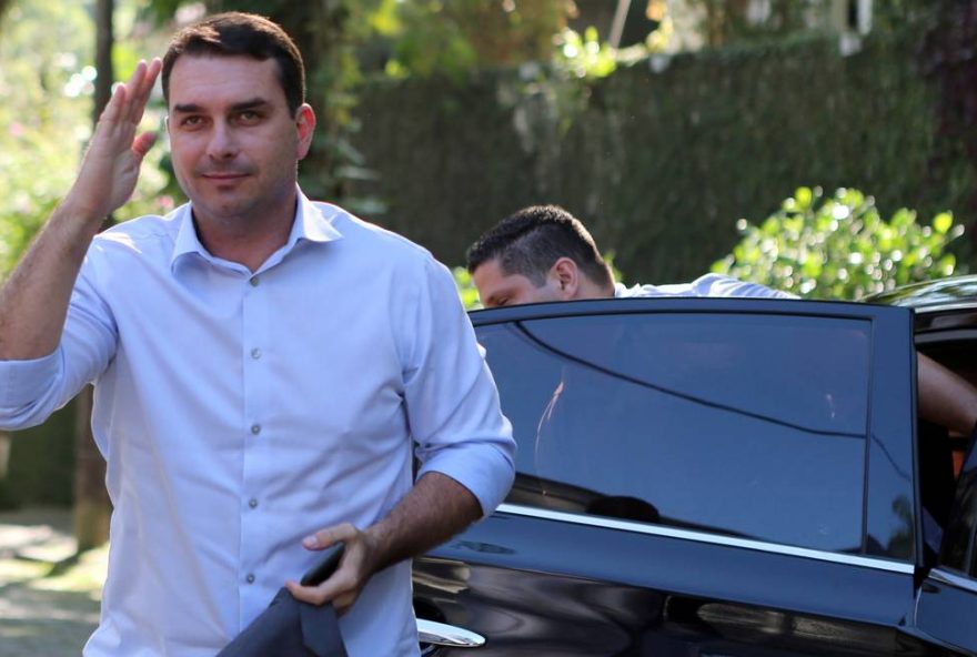 flavio-bolsonaro-almoca-com-empresarios-em-sp-para-reforcar-pre-candidatura-a-presidencia flavio-bolsonaro-almoca-com-empresarios-em-sp-para-reforcar-pre-candidatura-a-presidencia