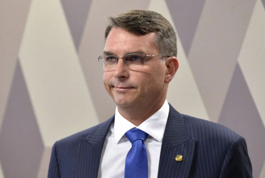 flavio-bolsonaro-ameaca-barrar-jorge-messias-no-stf-com-apoio-de-35-senadores flavio-bolsonaro-ameaca-barrar-jorge-messias-no-stf-com-apoio-de-35-senadores