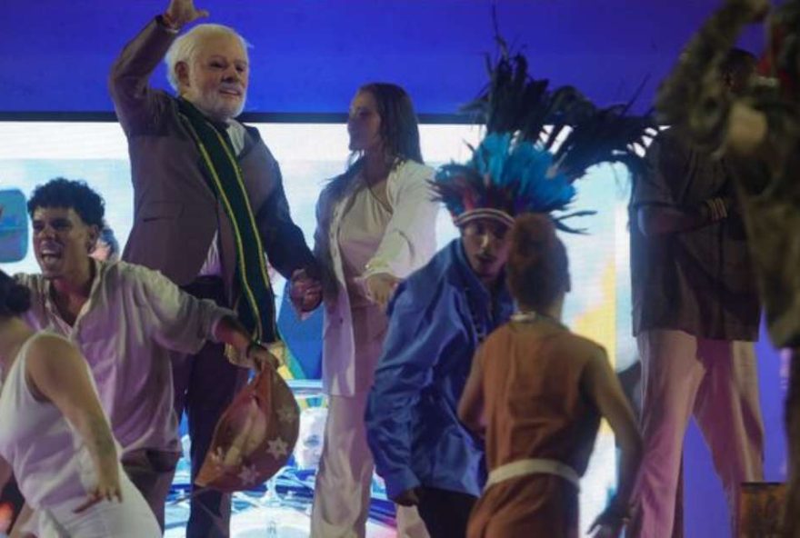 flavio-bolsonaro-anuncia-acao-no-tse-contra-pt-apos-homenagem-a-lula-na-sapucai flavio-bolsonaro-anuncia-acao-no-tse-contra-pt-apos-homenagem-a-lula-na-sapucai