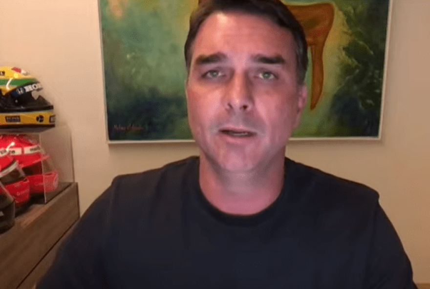 flavio-bolsonaro-aposta-em-cultos-evangelicos-na-pre-campanha-sem-palanque