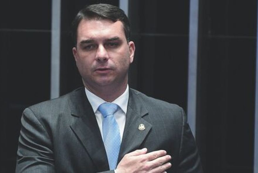 flavio-bolsonaro-busca-apoio-da-direita-internacional