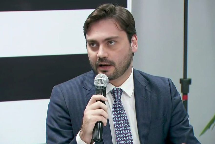 flavio-bolsonaro-busca-apoio-do-mercado-financeiro-com-ajuda-de-aliado-em-sp flavio-bolsonaro-busca-apoio-do-mercado-financeiro-com-ajuda-de-aliado-em-sp