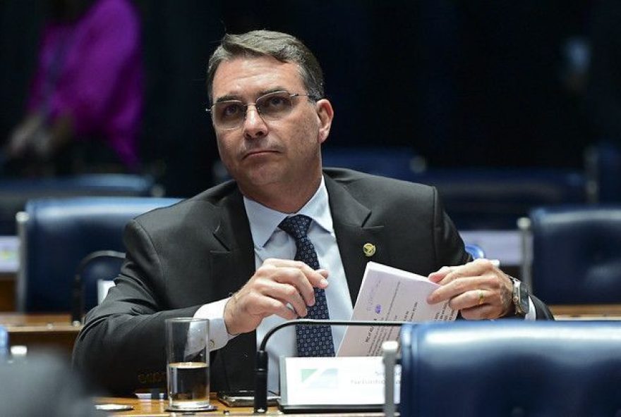 flavio-bolsonaro-busca-aproximacao-com-faria-lima-em-encontros-com-executivos
