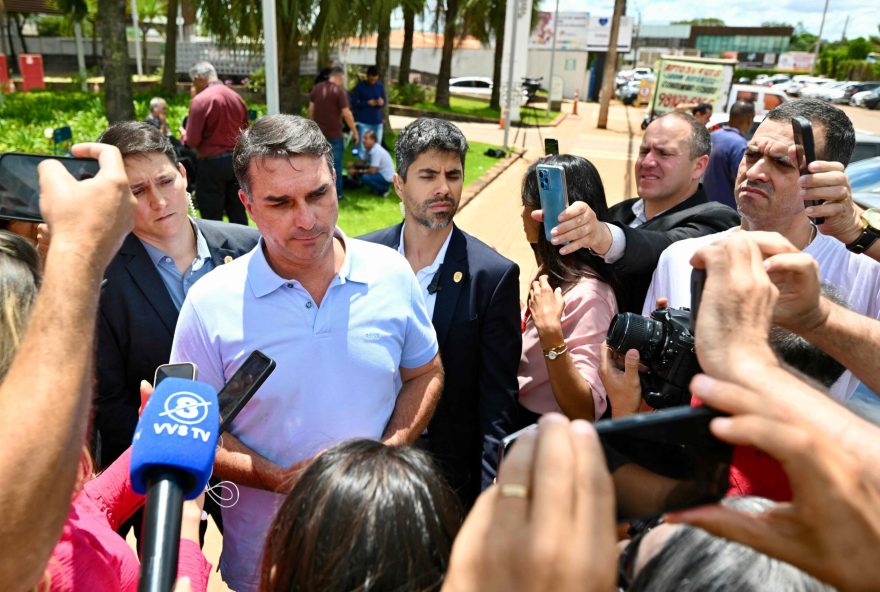 flavio-bolsonaro-convoca-jejum-nacional-pela-saude-de-jair-bolsonaro flavio-bolsonaro-convoca-jejum-nacional-pela-saude-de-jair-bolsonaro