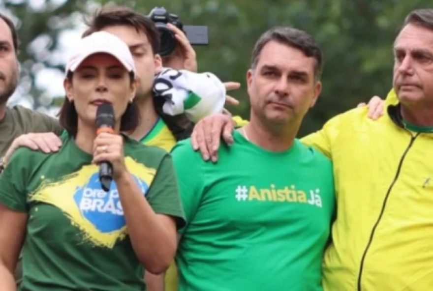 flavio-bolsonaro-convoca-uniao-da-direita-para-derrotar-o-pt-em-2026 flavio-bolsonaro-convoca-uniao-da-direita-para-derrotar-o-pt-em-2026