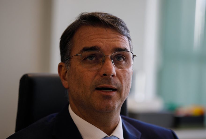 flavio-bolsonaro-defende-que-retirada-de-sancoes-contra-moraes-e-um-gesto-americano-pela-anistia-no-brasil flavio-bolsonaro-defende-que-retirada-de-sancoes-contra-moraes-e-um-gesto-americano-pela-anistia-no-brasil