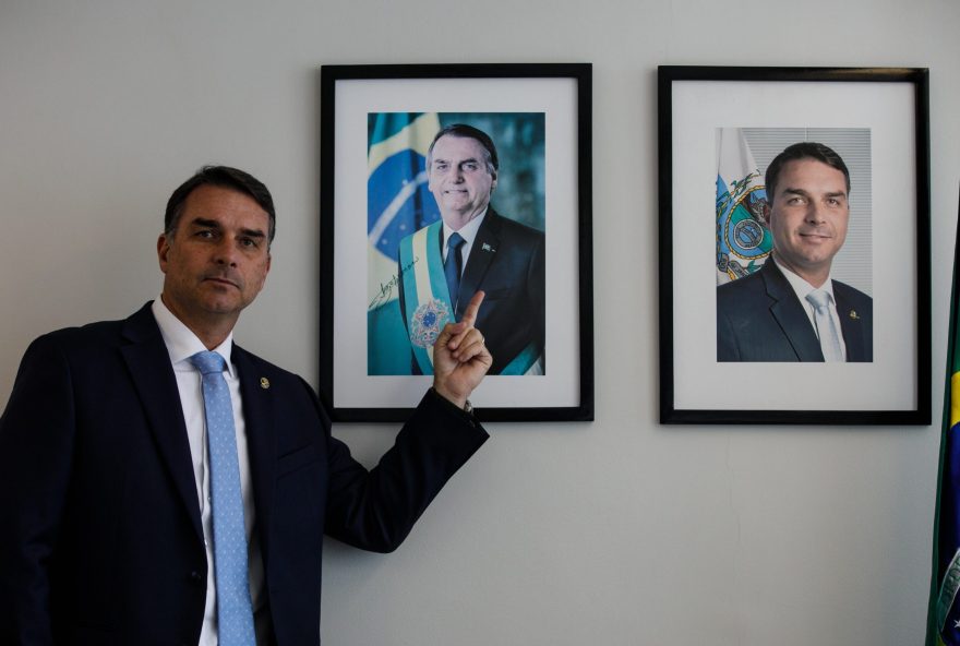 flavio-bolsonaro-defende-uniao-de-presidenciaveis-de-direita-em-palanque-conjunto