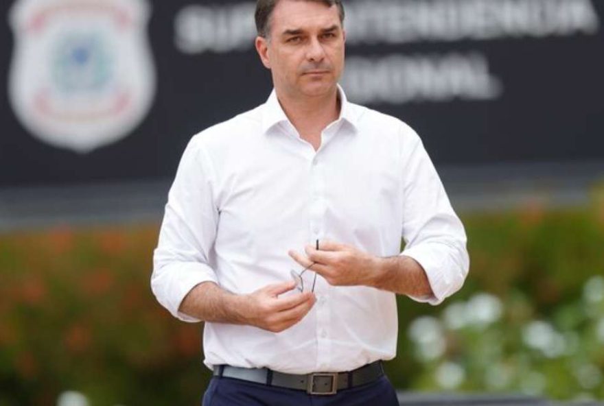 flavio-bolsonaro-destaca-crescente-apoio-em-pesquisas-e-reforca-irreversibilidade-de-candidatura flavio-bolsonaro-destaca-crescente-apoio-em-pesquisas-e-reforca-irreversibilidade-de-candidatura