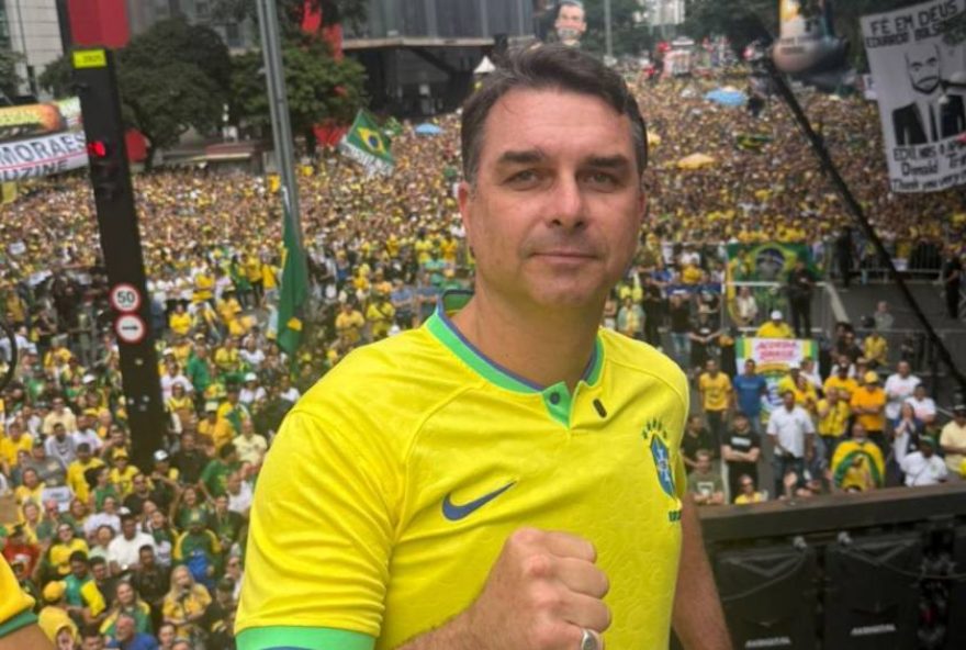flavio-bolsonaro-deve-ter-tres-vezes-mais-palanques-que-o-pai-nas-eleicoes-de-2026 flavio-bolsonaro-deve-ter-tres-vezes-mais-palanques-que-o-pai-nas-eleicoes-de-2026