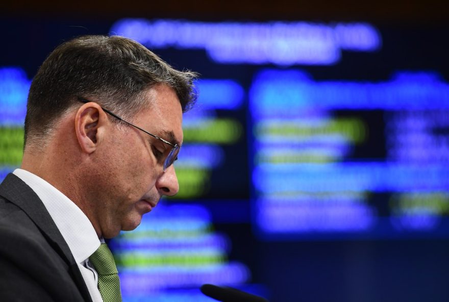 flavio-bolsonaro-e-alvo-da-cpmi-do-inss flavio-bolsonaro-e-alvo-da-cpmi-do-inss