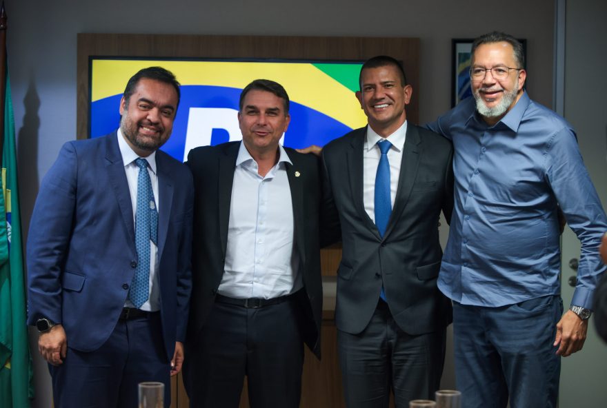 flavio-bolsonaro-e-castro-definem-candidatos-a-governo-e-senado-no-rj flavio-bolsonaro-e-castro-definem-candidatos-a-governo-e-senado-no-rj