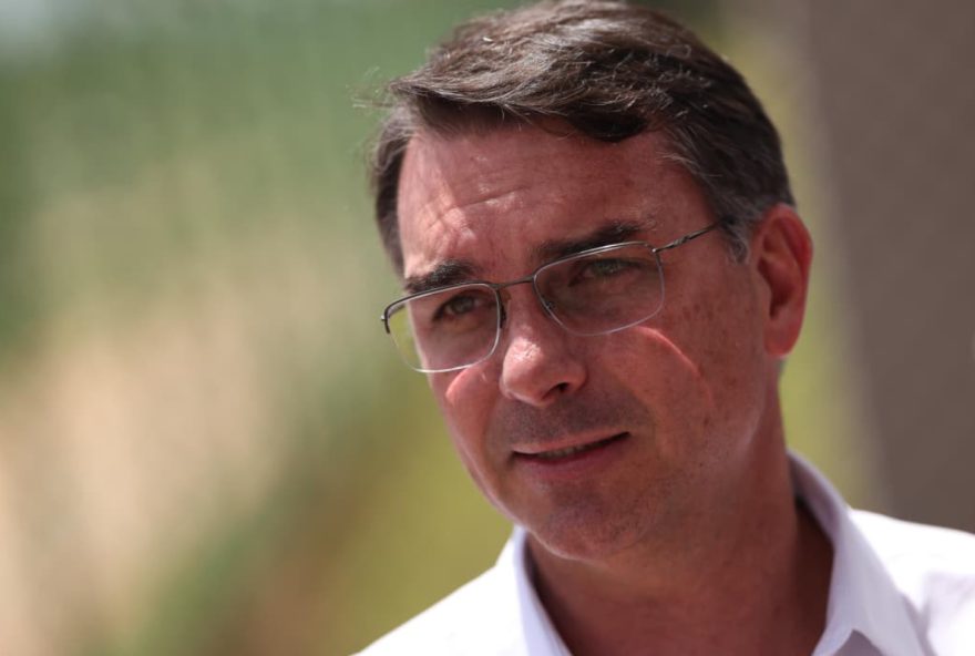 flavio-bolsonaro-e-castro-se-encontram-para-definir-candidato-ao-governo-do-rio flavio-bolsonaro-e-castro-se-encontram-para-definir-candidato-ao-governo-do-rio