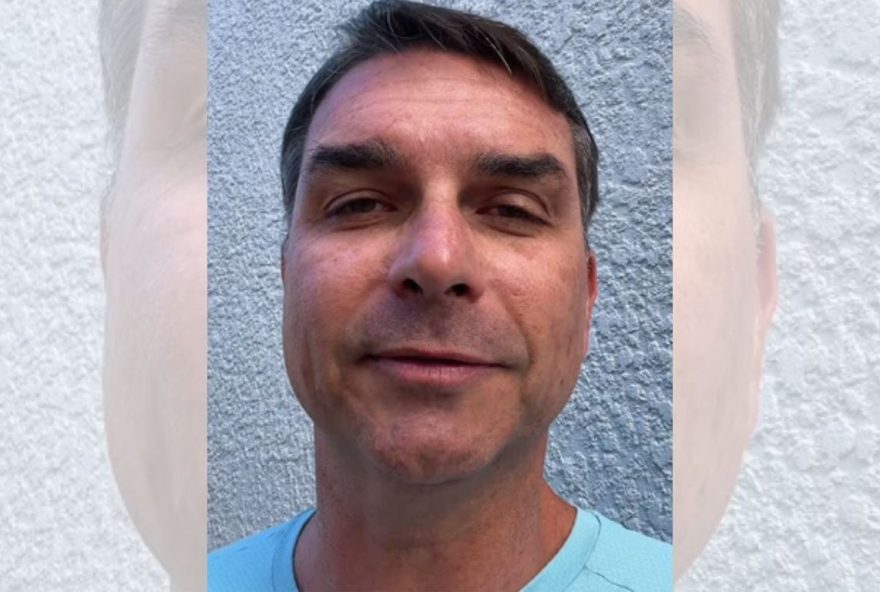 flavio-bolsonaro-e-oposicao-celebram-rebaixamento-de-escola-de-samba-que-homenageou-lula-1 flavio-bolsonaro-e-oposicao-celebram-rebaixamento-de-escola-de-samba-que-homenageou-lula-1