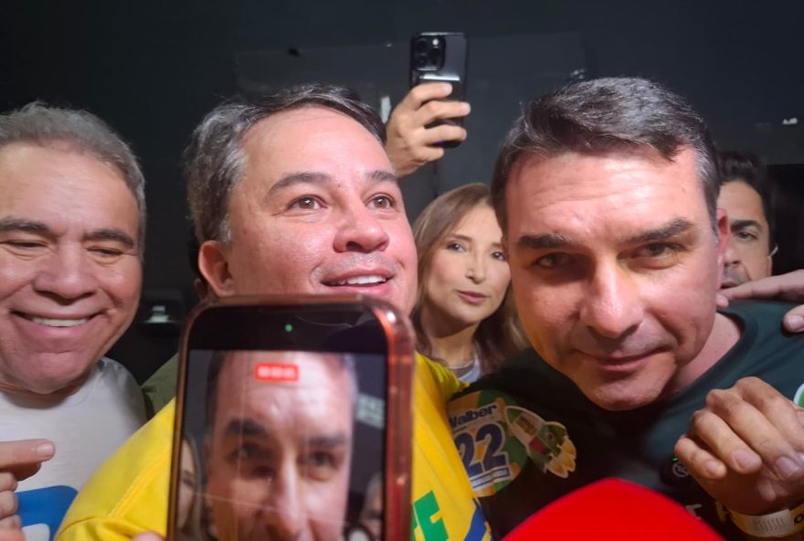 flavio-bolsonaro-elogia-efraim-e-destaca-beneficios-para-a-paraiba-com-pre-candidatura flavio-bolsonaro-elogia-efraim-e-destaca-beneficios-para-a-paraiba-com-pre-candidatura