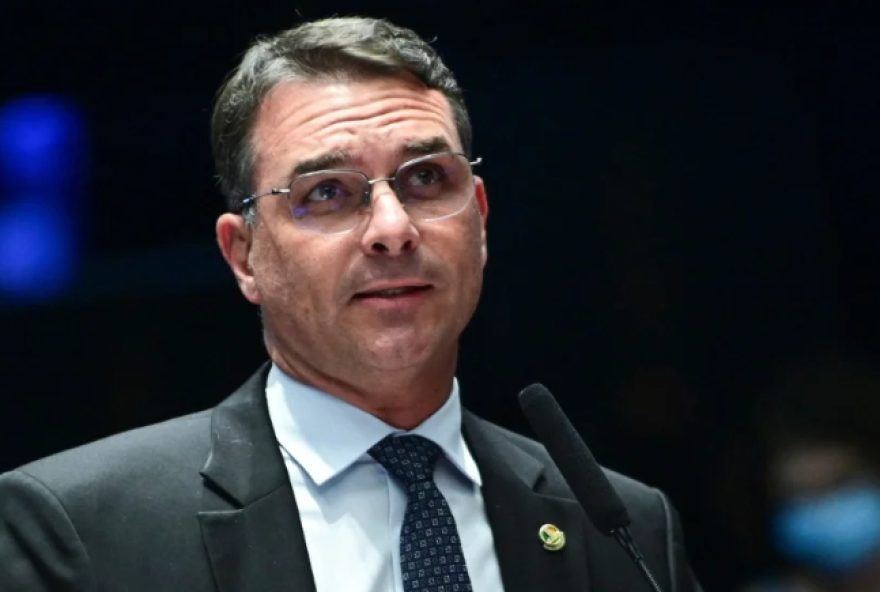flavio-bolsonaro-elogia-possibilidade-de-zema-como-vice-e-sinaliza-proximidade-com-tarcisio flavio-bolsonaro-elogia-possibilidade-de-zema-como-vice-e-sinaliza-proximidade-com-tarcisio