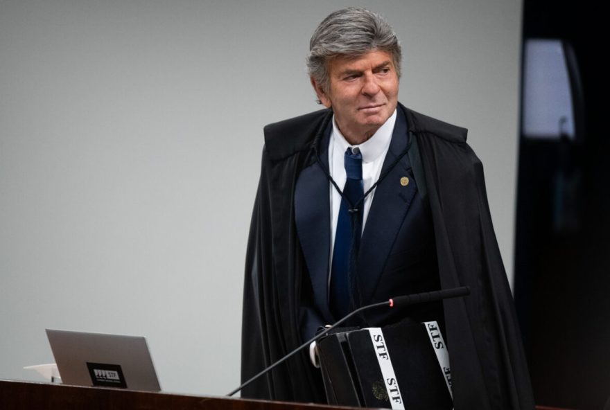 flavio-bolsonaro-elogia-voto-de-luiz-fux-no-stf