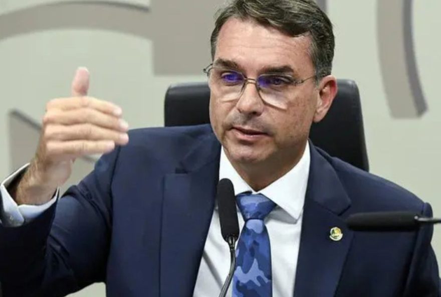 flavio-bolsonaro-em-2o-lugar-isolado-joga-agua-fria-em-tarcisio2C-centrao-e-faria-lima flavio-bolsonaro-em-2o-lugar-isolado-joga-agua-fria-em-tarcisio2C-centrao-e-faria-lima