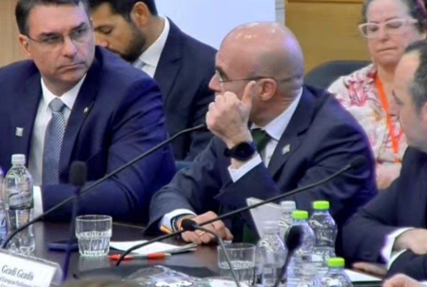 flavio-bolsonaro-em-israel3A-candidatura2C-jantar-com-netanyahu-e-batizado flavio-bolsonaro-em-israel3A-candidatura2C-jantar-com-netanyahu-e-batizado