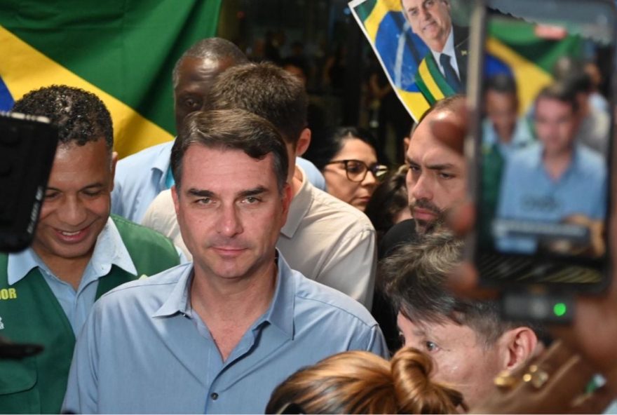 flavio-bolsonaro-fortalece-pre-candidatura-durante-visita-ao-es flavio-bolsonaro-fortalece-pre-candidatura-durante-visita-ao-es