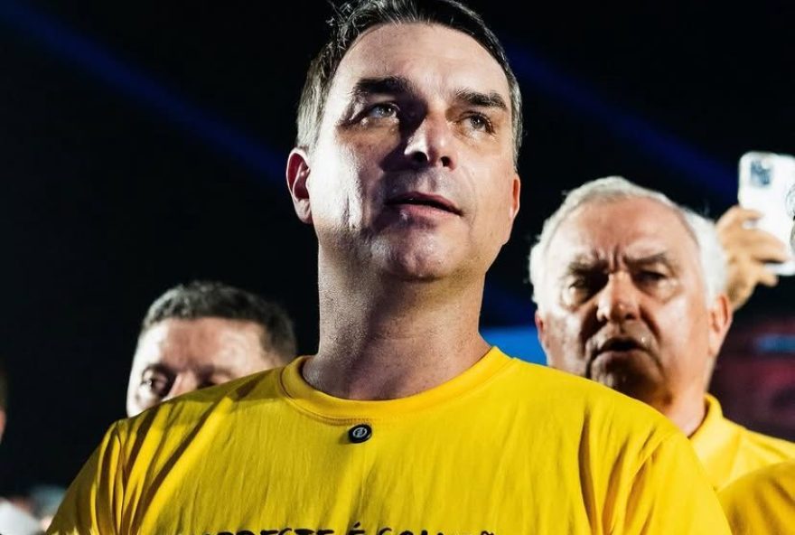 flavio-bolsonaro-inicia-pre-campanha-no-nordeste-visando-enfrentar-lula-nas-eleicoes flavio-bolsonaro-inicia-pre-campanha-no-nordeste-visando-enfrentar-lula-nas-eleicoes