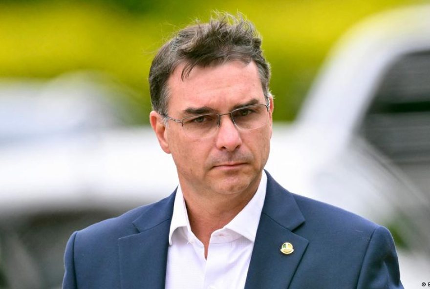 flavio-bolsonaro-lanca-candidatura-a-presidencia3A-news-kompakt flavio-bolsonaro-lanca-candidatura-a-presidencia3A-news-kompakt