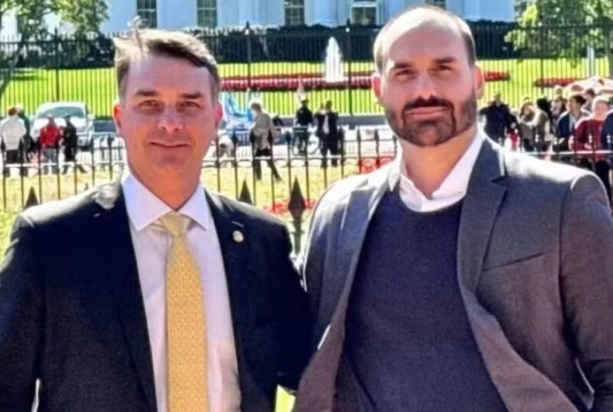 flavio-bolsonaro-leva-recado-de-bolsonaro-a-eduardo-nos-eua flavio-bolsonaro-leva-recado-de-bolsonaro-a-eduardo-nos-eua