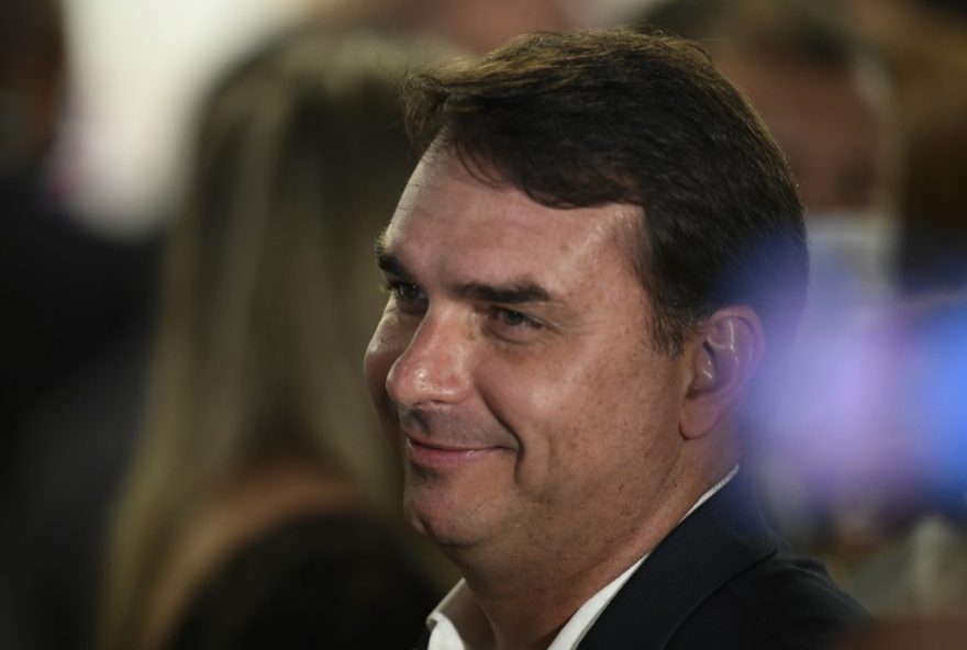 flavio-bolsonaro-mira-minas-gerais2C-busca-marqueteiro-de-aecio-e-sonda-zema-para-candidatura-competitiva flavio-bolsonaro-mira-minas-gerais2C-busca-marqueteiro-de-aecio-e-sonda-zema-para-candidatura-competitiva
