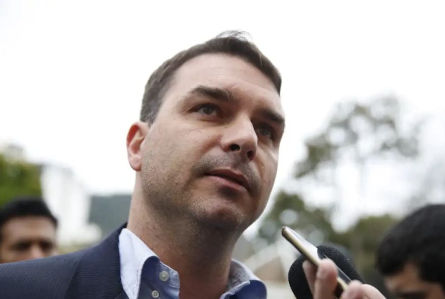 flavio-bolsonaro-passa-por-duas-cirurgias-em-brasilia flavio-bolsonaro-passa-por-duas-cirurgias-em-brasilia