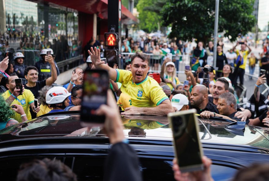 flavio-bolsonaro-promete-anistia-e-projeta-retorno-do-pai-ao-planalto-em-2027 flavio-bolsonaro-promete-anistia-e-projeta-retorno-do-pai-ao-planalto-em-2027