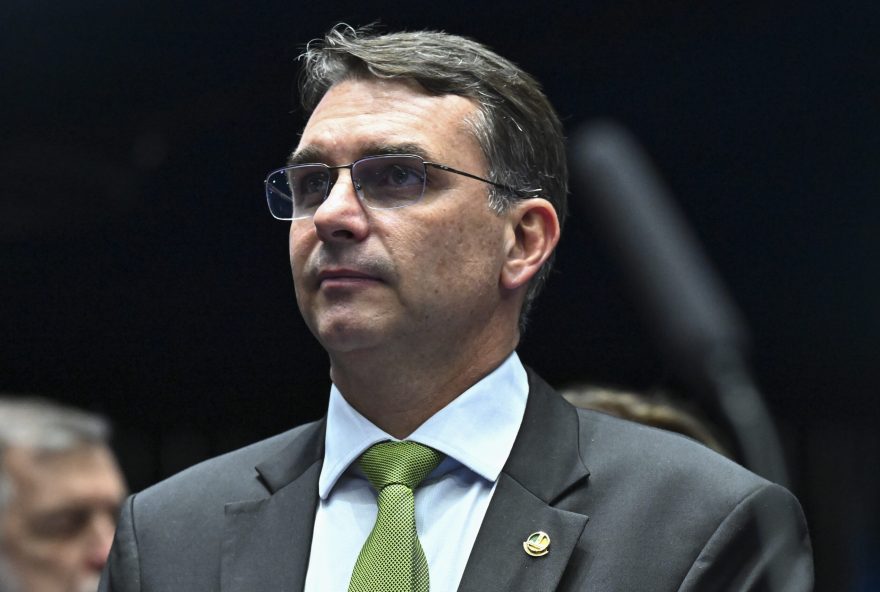 flavio-bolsonaro-promete-reavivar-relacoes-comerciais-com-israel flavio-bolsonaro-promete-reavivar-relacoes-comerciais-com-israel