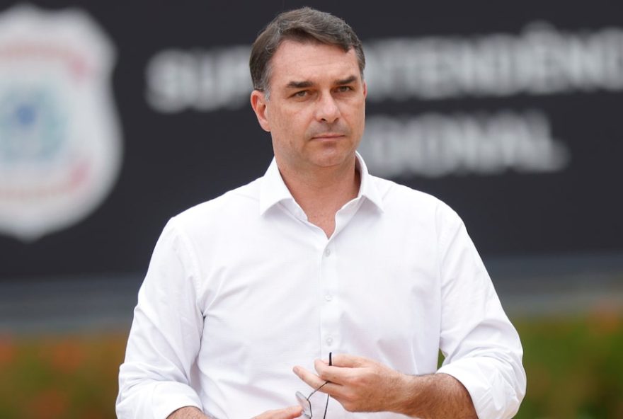 flavio-bolsonaro-propoe-pec-para-acabar-com-a-reeleicao-a-presidencia flavio-bolsonaro-propoe-pec-para-acabar-com-a-reeleicao-a-presidencia