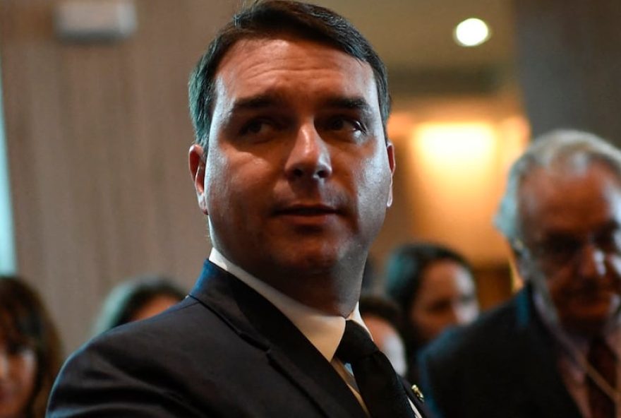 flavio-bolsonaro-propone-acabar-con-la-reeleccion-consecutiva-de-los-presidentes flavio-bolsonaro-propone-acabar-con-la-reeleccion-consecutiva-de-los-presidentes