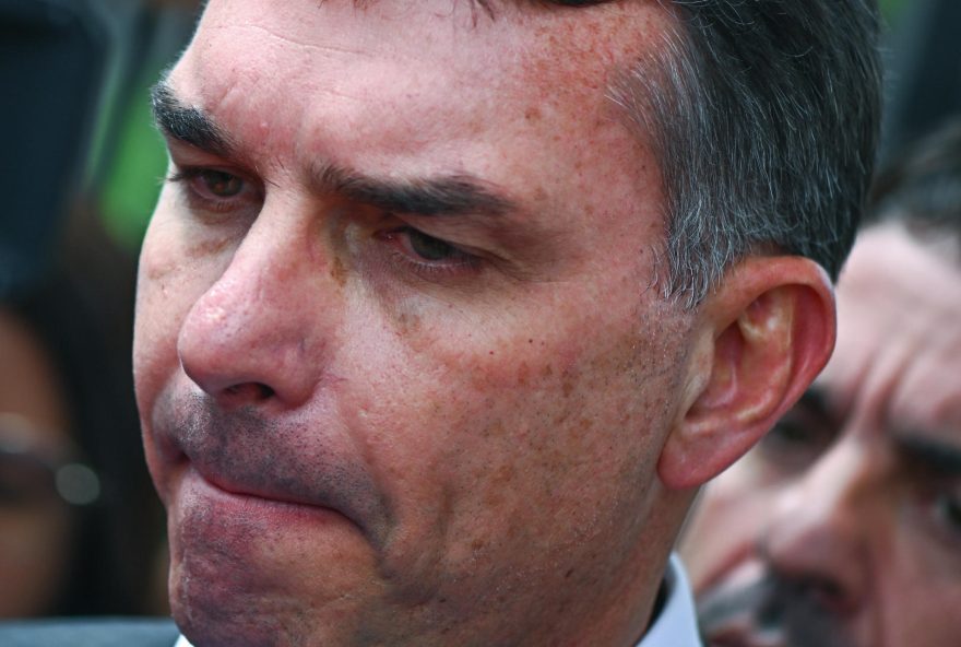 flavio-bolsonaro-protocola-pec-do-fim-da-reeleicao-e-cita-fhc flavio-bolsonaro-protocola-pec-do-fim-da-reeleicao-e-cita-fhc