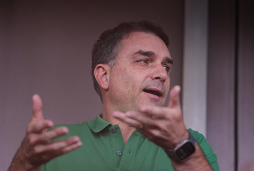 flavio-bolsonaro-reage-a-concorrencia-de-caiado2C-ratinho-jr.-e-leite