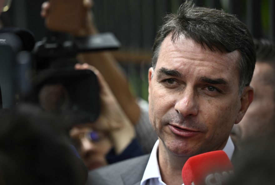 flavio-bolsonaro-reitera-sua-pre-candidatura-a-presidencia-e-busca-unidade-no-campo-bolsonarista flavio-bolsonaro-reitera-sua-pre-candidatura-a-presidencia-e-busca-unidade-no-campo-bolsonarista