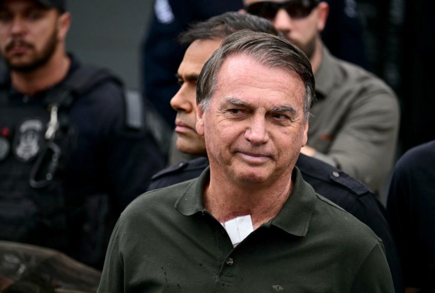 flavio-bolsonaro-relata-falta-de-ar-do-ex-presidente-e-pede-tregua-a-moraes