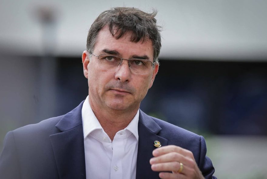 flavio-bolsonaro-se-posiciona-sobre-candidatura-presidencial-em-2026