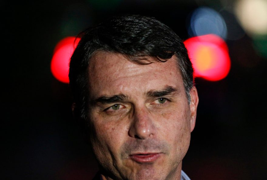 flavio-bolsonaro-sobre-jair3A-aparencia-continua-abatida2C-e-a-voz-esta-enfraquecida flavio-bolsonaro-sobre-jair3A-aparencia-continua-abatida2C-e-a-voz-esta-enfraquecida