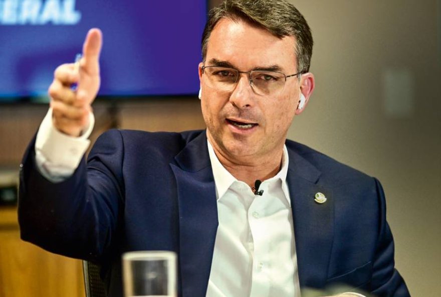 flavio-bolsonaro-ve-sua-candidatura-como-viavel-em-entrevista-a-veja flavio-bolsonaro-ve-sua-candidatura-como-viavel-em-entrevista-a-veja